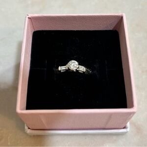 Good conditions and a very simple ring .